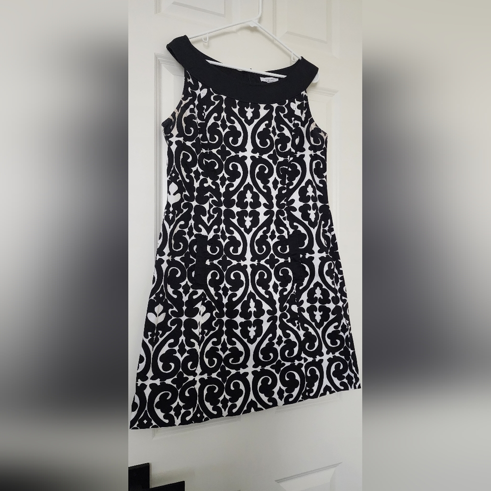 Dress Barn Dress Baroque Pattern w/front pockets size 16